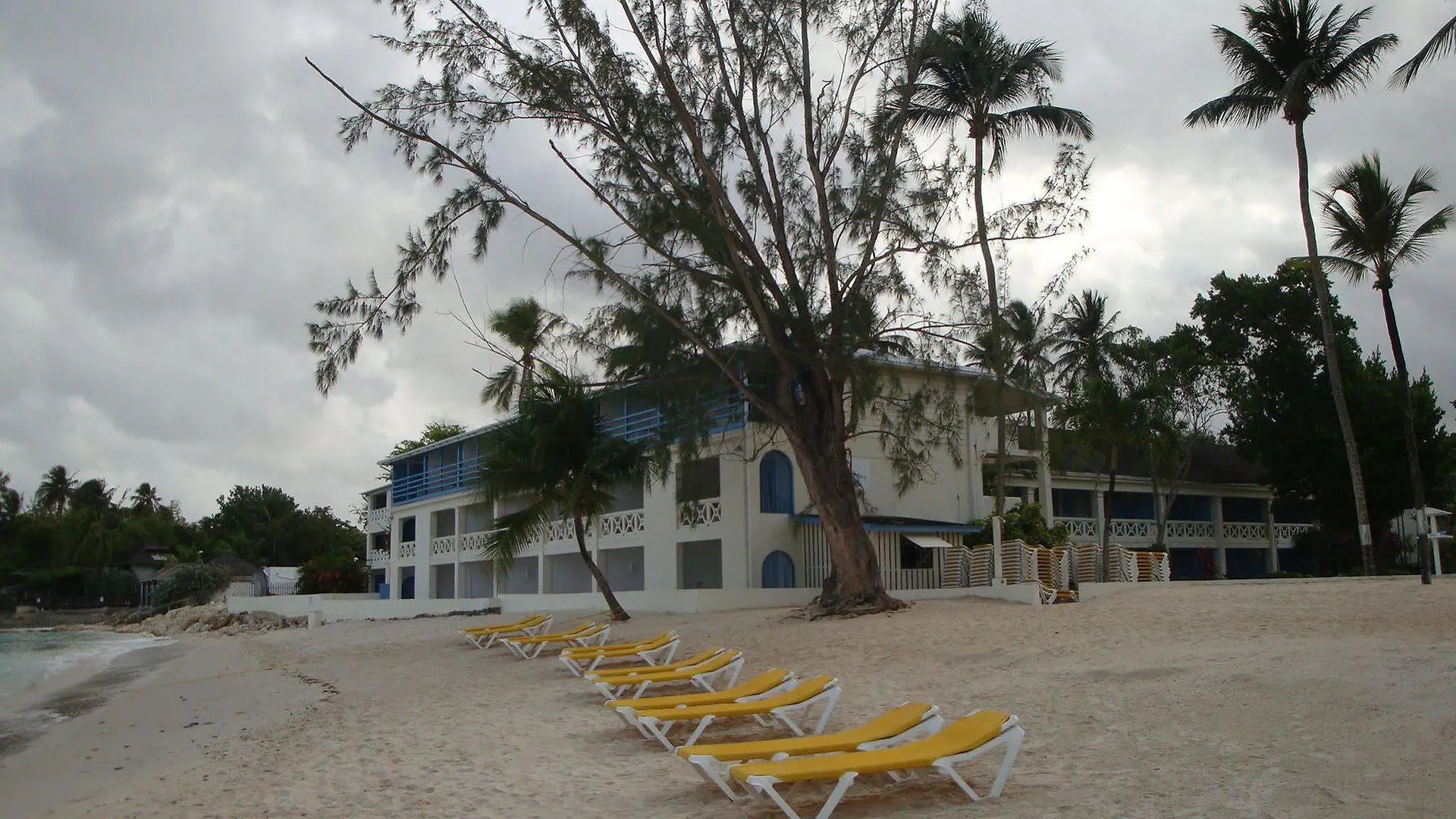 Starfish Discovery Bay Holetown Resort